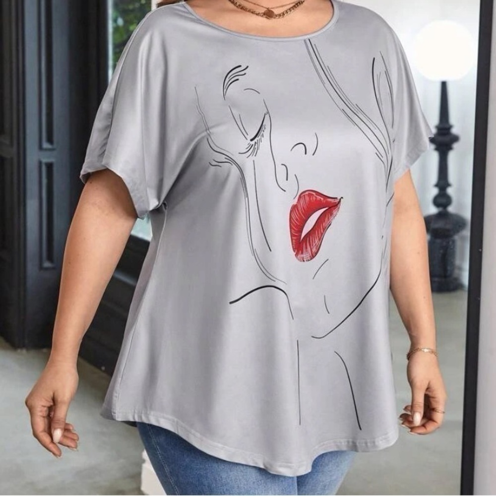 3/$28❤️❤️ Shein plus size gray figure graphic batwing Sleeve curved hem Tee